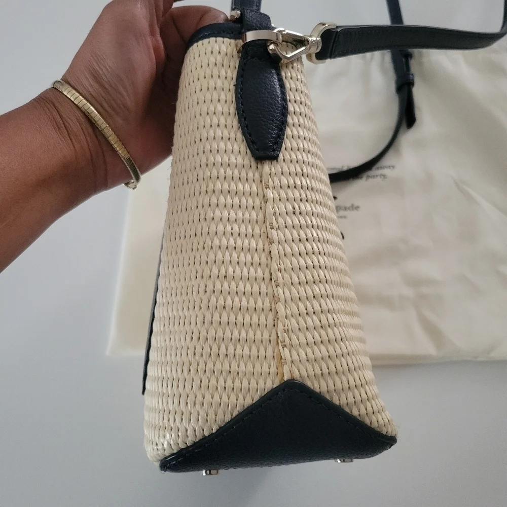 Kate spade Eva  Straw Small Bucket bag.